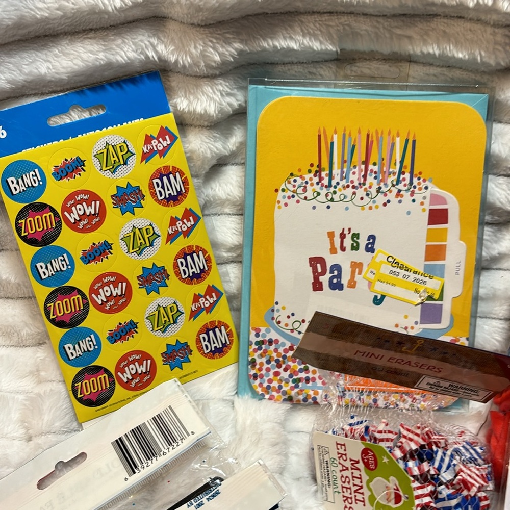 Party Invitations, Dress up capes and masks, party favors - Picture 3 of 6